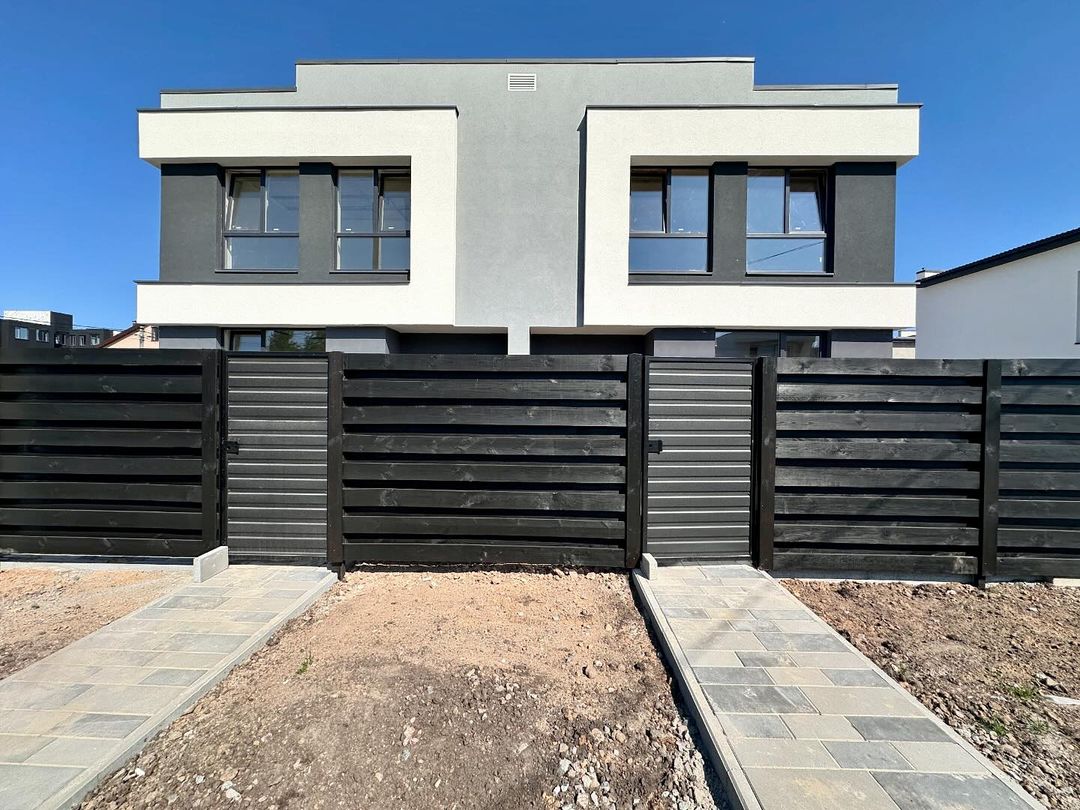 chalet de obra nueva en Castelldefels etrada