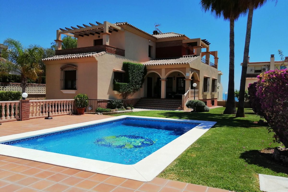 Construcciones BCNF - garantía en construcciones de obra nueva empresa de construcciones en Badalona