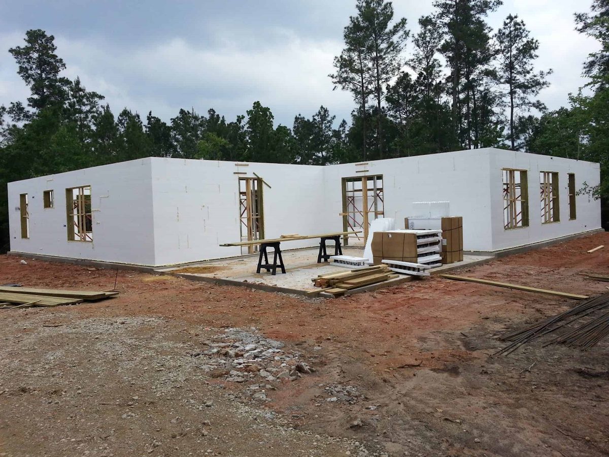 Casa de diseño eficiente en El Garraf construida con tecnología ICF en construcciones bcnf