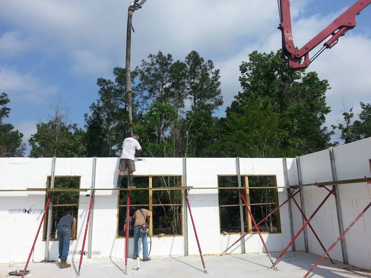 Casa de diseño eficiente en El Garraf construida con tecnología ICF en construcciones bcnf