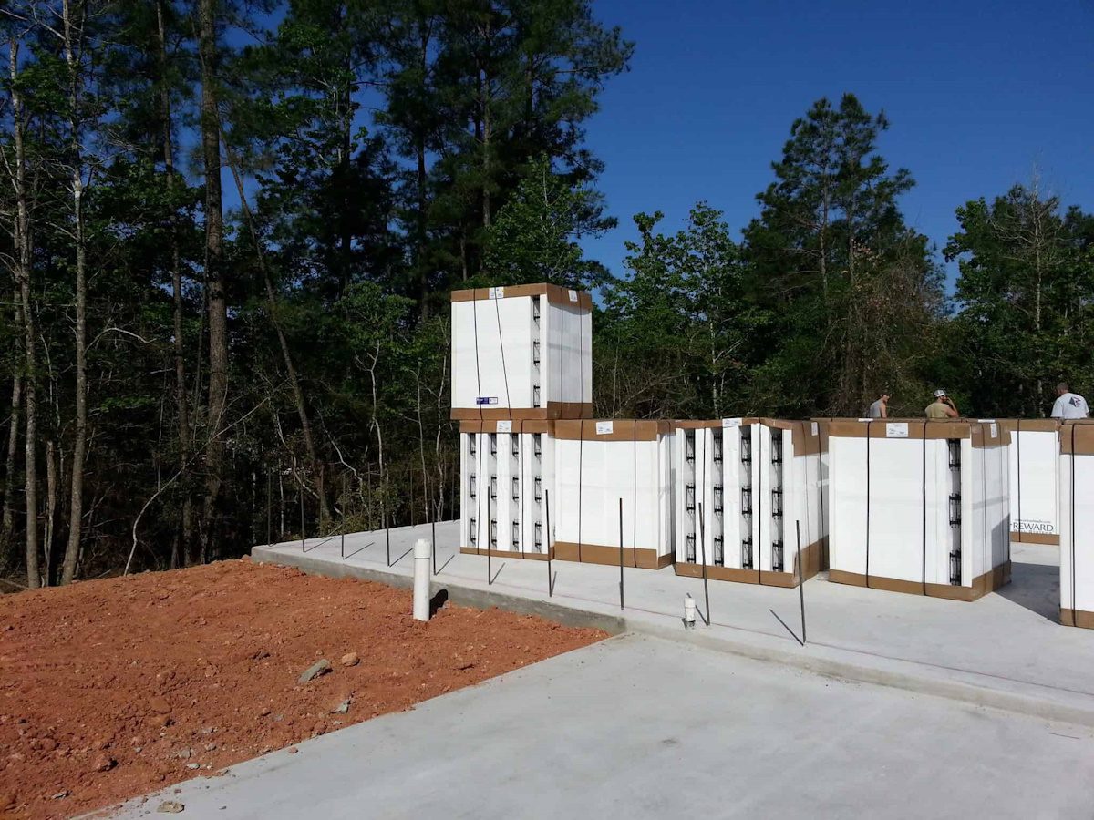 Casa de diseño eficiente en El Garraf construida con tecnología ICF en construcciones bcnf