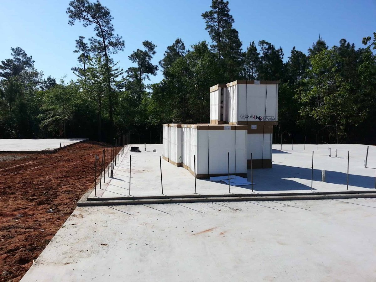 Casa de diseño eficiente en El Garraf construida con tecnología ICF en construcciones bcnf