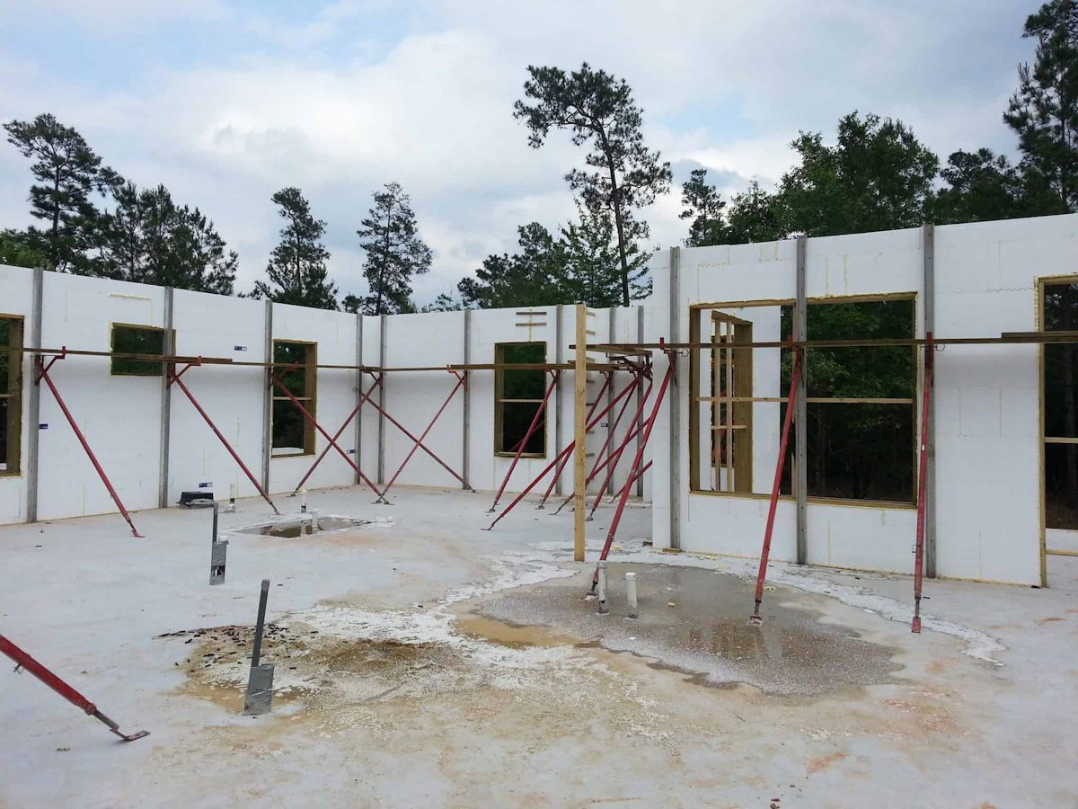 Casa de diseño eficiente en El Garraf construida con tecnología ICF en construcciones bcnf