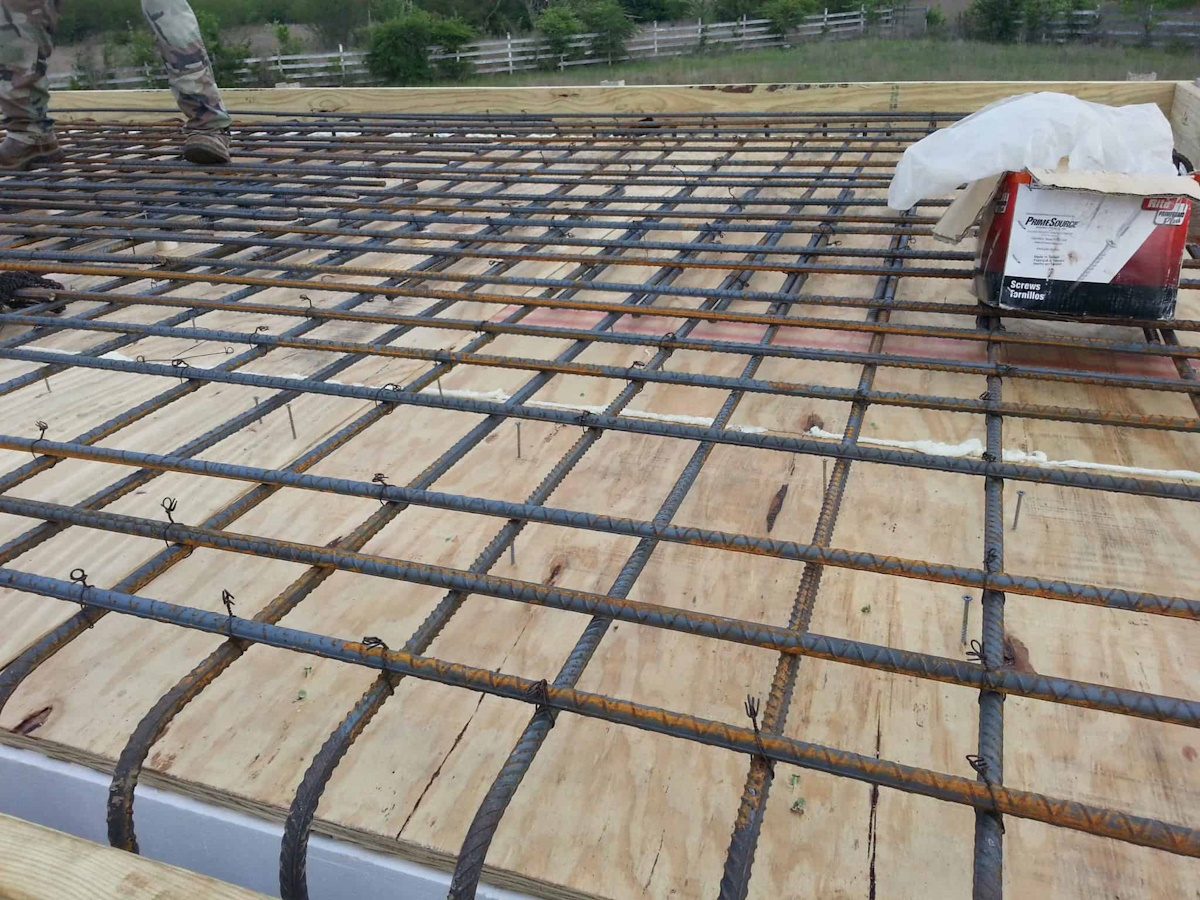 envolvente exterior de vivienda unifamiliar en el garraf con sistema icf en construcciones bcnf