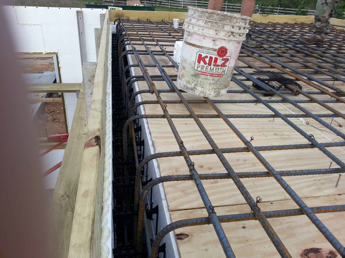 envolvente exterior de vivienda unifamiliar en el garraf con sistema icf en construcciones bcnf