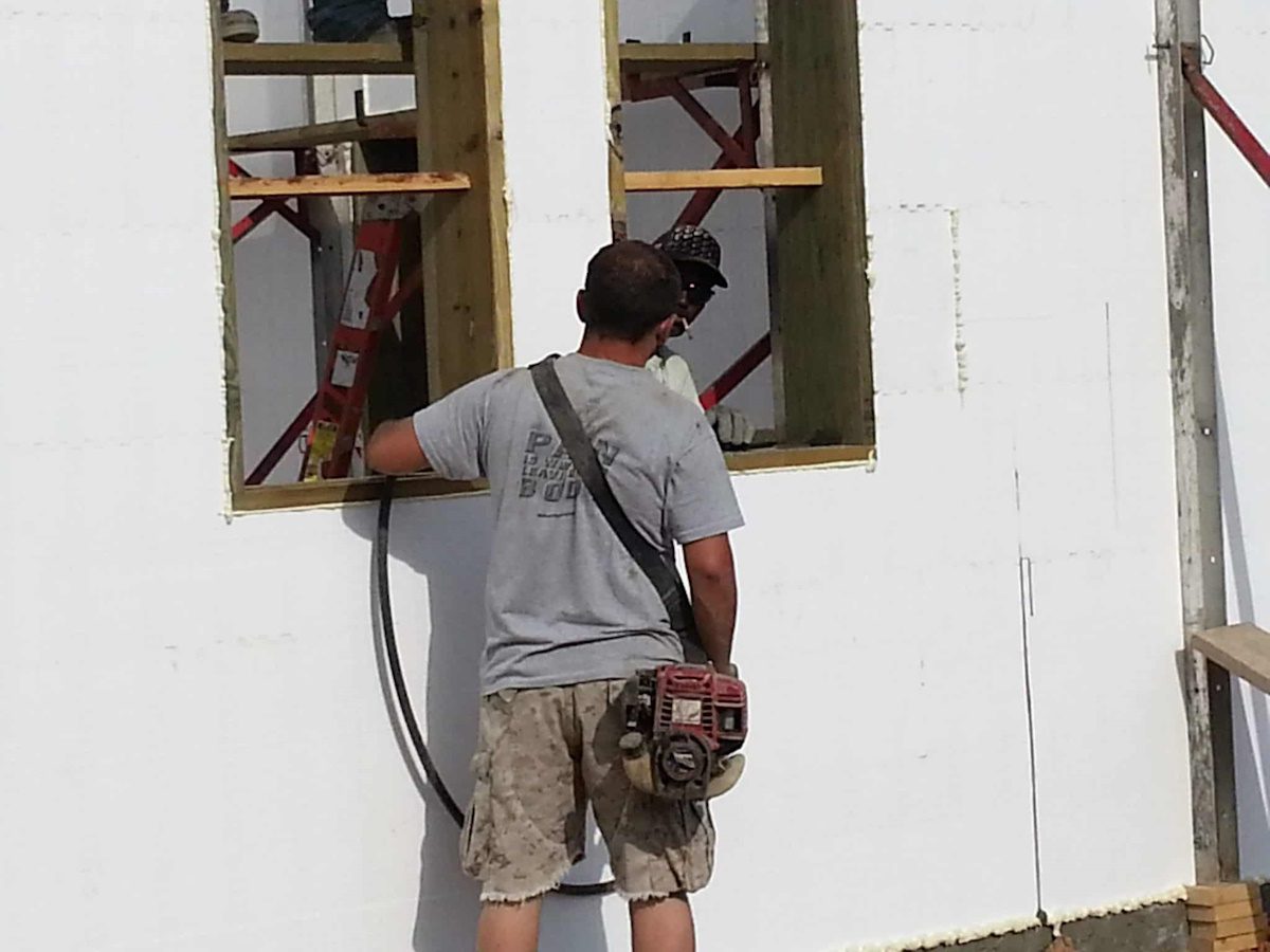 envolvente exterior de vivienda unifamiliar en el garraf con sistema icf en construcciones bcnf