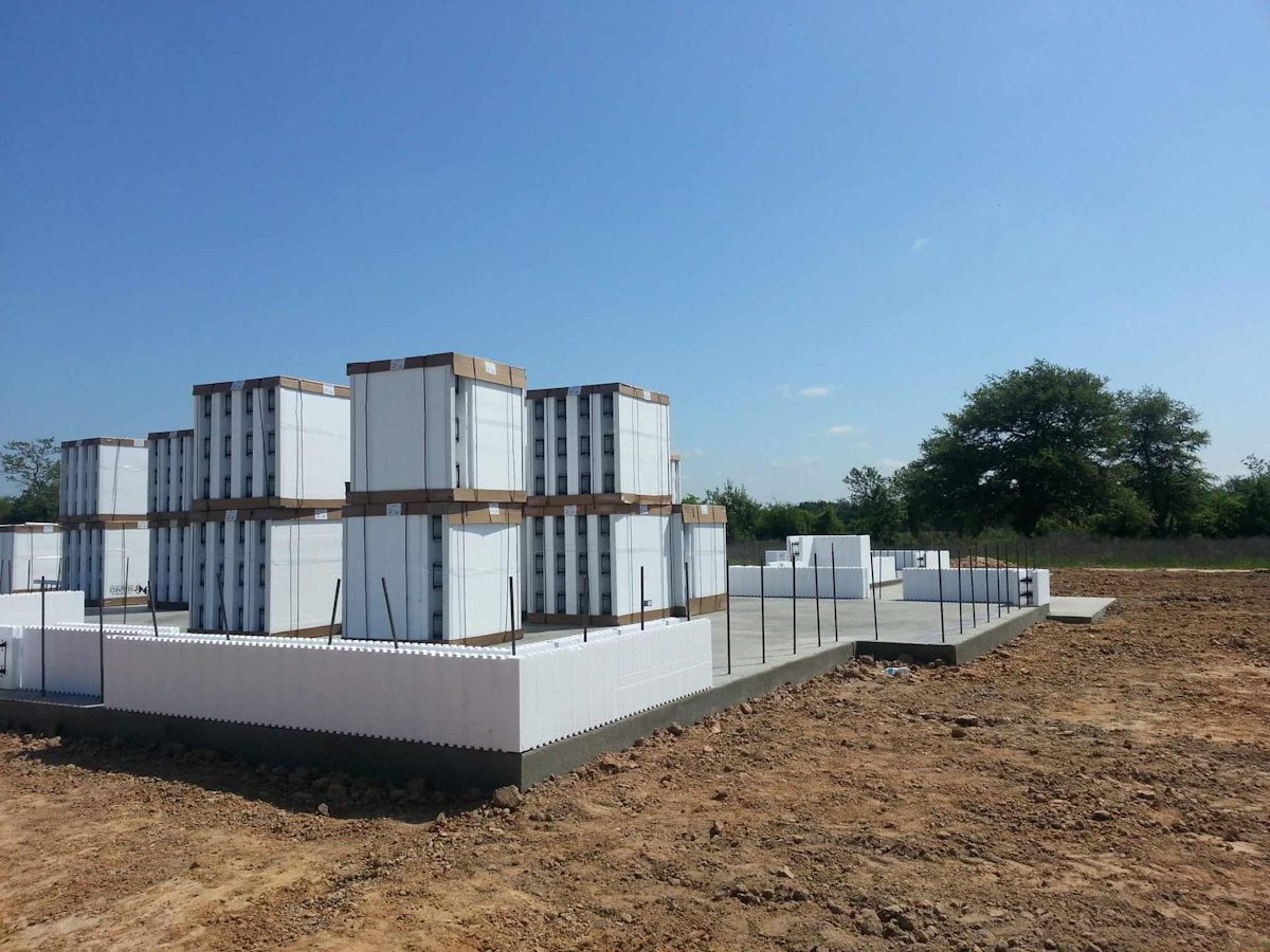 envolvente exterior de vivienda unifamiliar en el garraf con sistema icf en construcciones bcnf