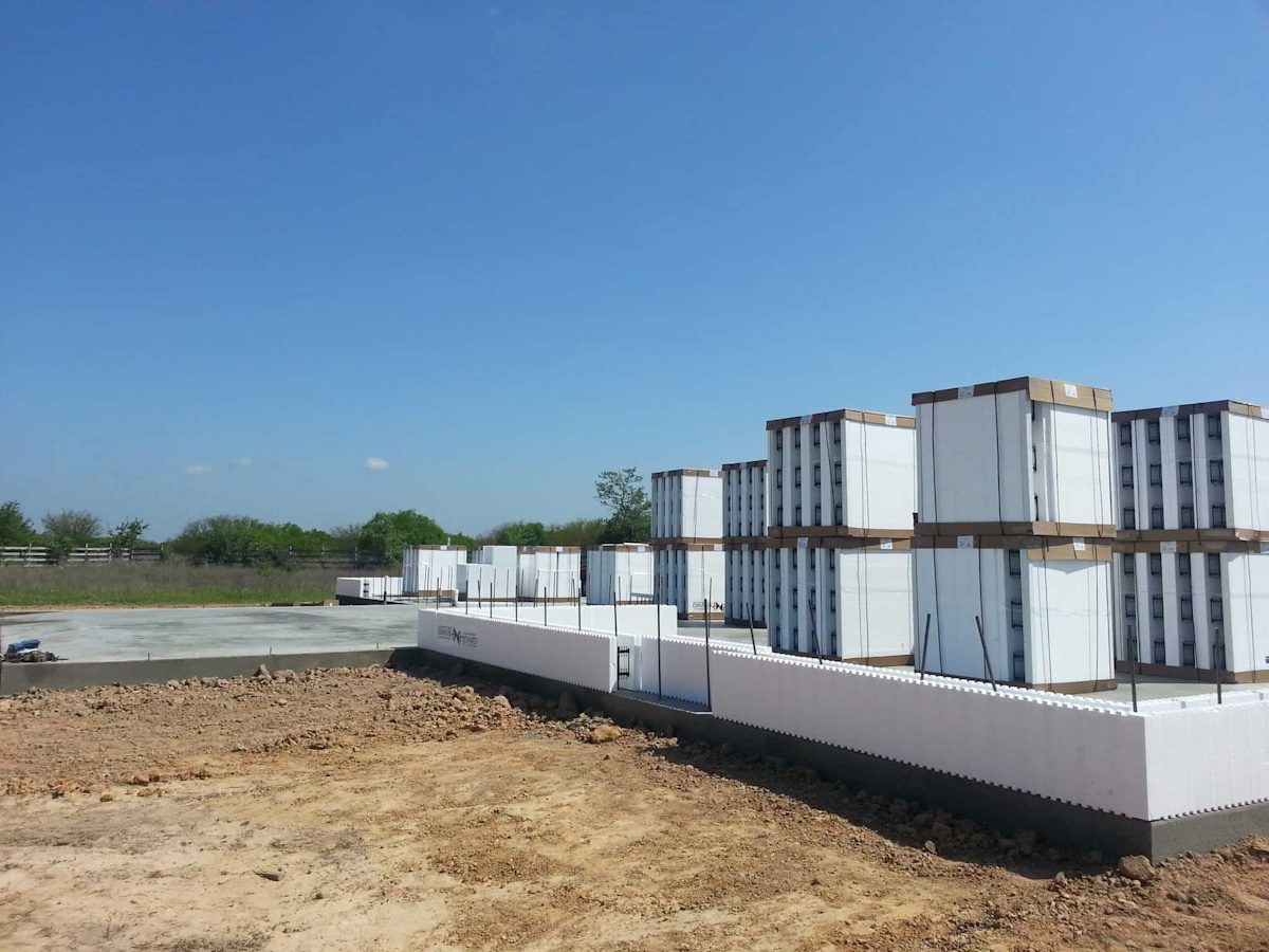 envolvente exterior de vivienda unifamiliar en el garraf con sistema icf en construcciones bcnf