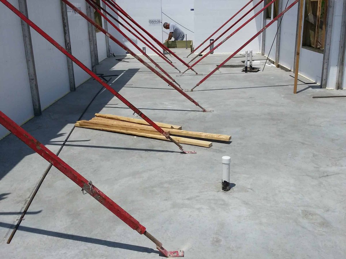 envolvente exterior de vivienda unifamiliar en el garraf con sistema icf en construcciones bcnf